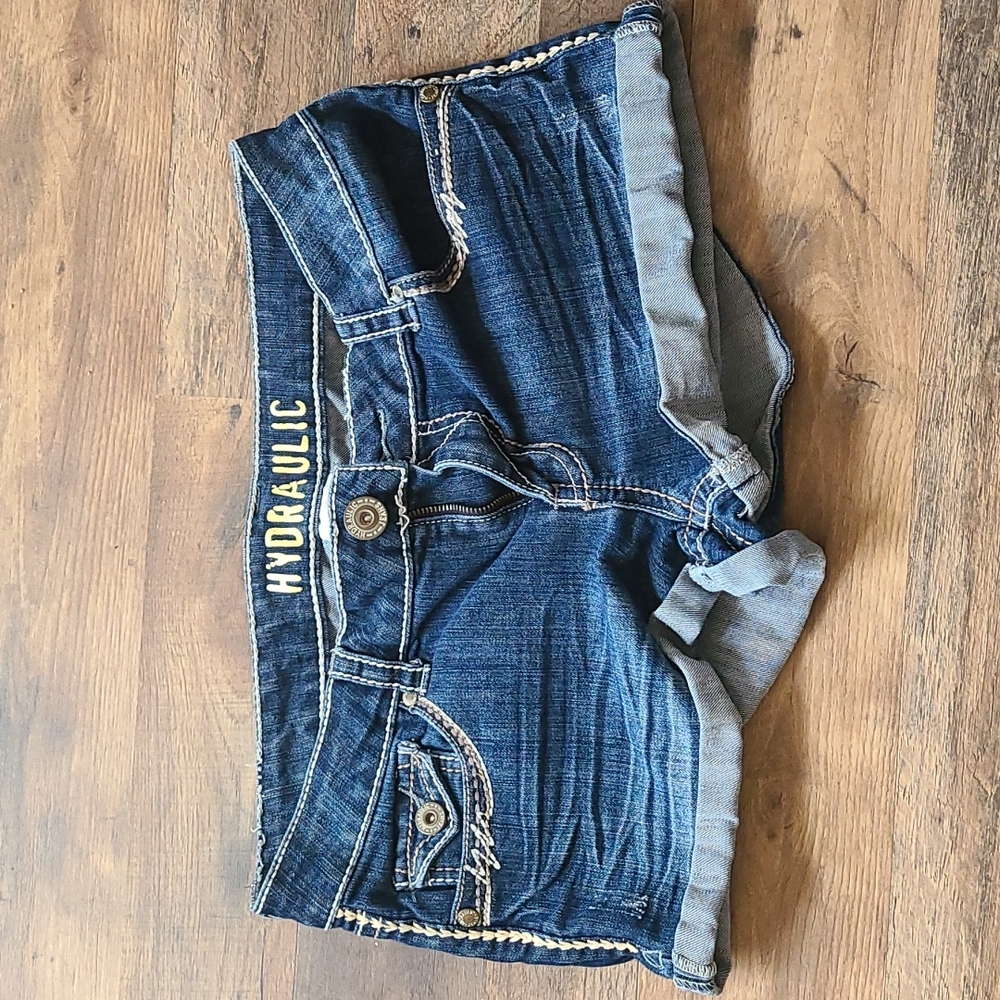 Hydraulic jean shorts